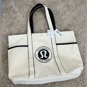 Lululemon daily multi pocket canvas tote bag 20 L